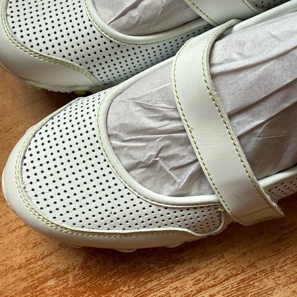 Y2K Skechers White and Green Sporty Mary Jane Sneakers - Picture 12 of 14